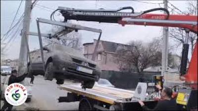 Sute de angajați din Salubritatea Sectorului 5, în stradă, pentru deszăpezire