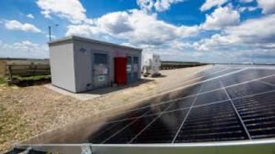 Parlamentul a decis: Prosumatorii nu vor mai fi obligați să-și instaleze instalații de stocare a energiei