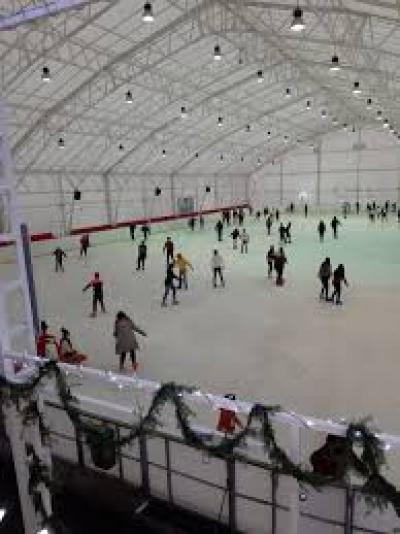 Patinoarul din Brăila redeschis de Sărbători