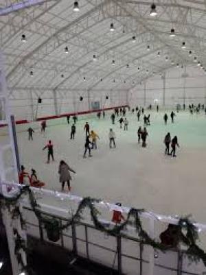 Patinoarul din Brăila redeschis de Sărbători