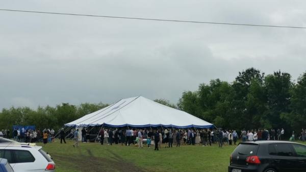 Botez cu 250 de persoane, &icirc;ntrerupt de polițiști &icirc;n județul Timiș. Peste 100 de persoane, amendate