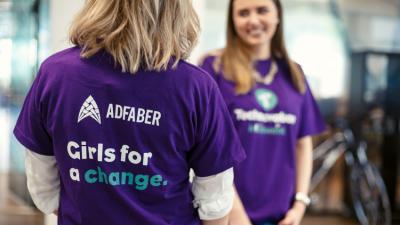 Minder - aplicația creată de c&acirc;teva fete de liceu, pentru persoanele care suferă de demență