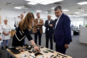 Premierul Ciolacu: Dacia și Ford au pus pe roate economia românească