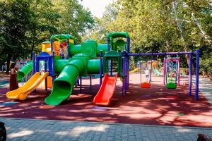 Locurile de joacă din București, modernizate după 12 ani