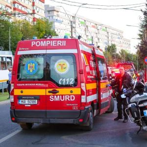 Accident între un tramvai și un autobuz, în Pasajul Victoriei. Cinci persoane au fost rănite