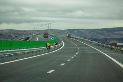 Constructori din România și Bosnia vor realiza un lot de 38 de kilometri din A8