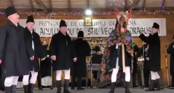 Ansamblul &bdquo;Ciprian Porumbescu&rdquo; din Suceava colindă CJ Vrancea