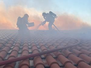 Rom&acirc;nia a suplimentat numărul de pompieri care luptă cu incendiile uriașe din Grecia