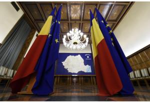 Palatul Victoria este iluminat în culorile roz și bleu