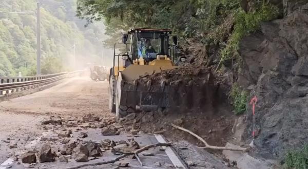 Lucrări la foc automat pe Valea Oltului