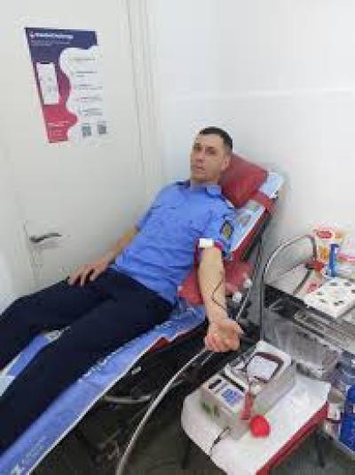 &bdquo;Descindere&rdquo; a jandarmilor la Centrul de Transfuzie Sanguină Giurgiu... &icirc;ntr-un scop nobil