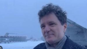 &Icirc;ntoarcere am&acirc;nată: Nicuşor Dan, prins &icirc;ntre ninsorile din Paris și ceața din București