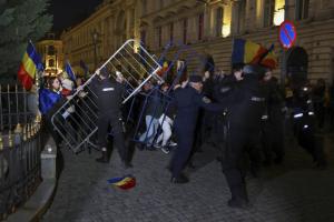 Proteste violente în Capitală. REPER a depus plângere penală pe numele lui Georgescu, Simion și Potra