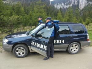 Jandarmii montani din Băile Tuşnad au căutat şi recuperat, s&acirc;mbătă, doi adulţi şi doi copii care s-au rătăcit pe munte