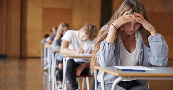 Profesorii nu vor fi obligați să schimbe sistemul de notare, dar standardele vor servi ca reper