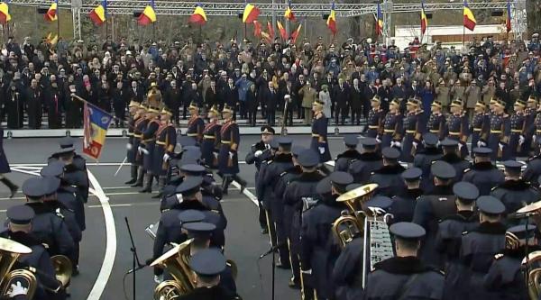 Parada militară de 1 Decembrie aduce peste 2.900 de militari la Arcul de Triumf