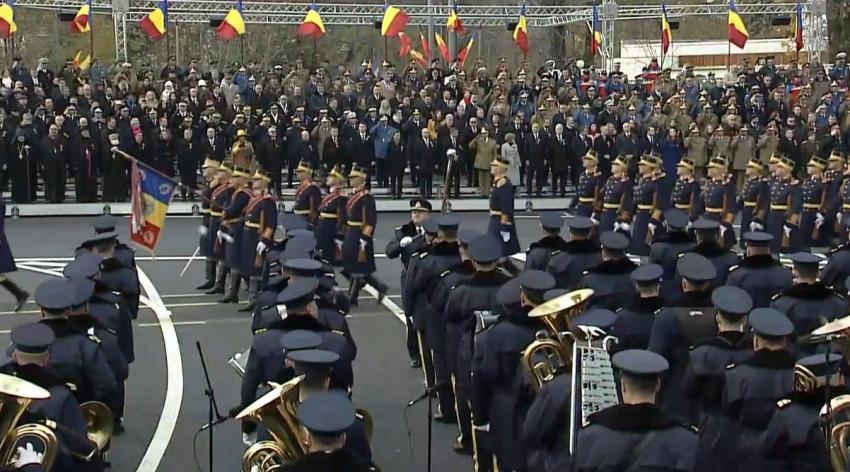 Parada militară de 1 Decembrie aduce peste 2.900 de militari la Arcul de Triumf
