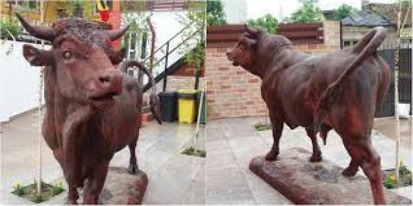 Sculptura chinezească, donaţie a Organizaţiei Profesionale a Măcelarilor din Brăila, ajunge &icirc;n Piața Mare