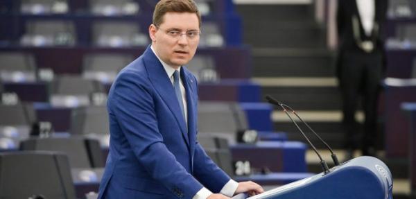 Victor Negrescu: Rom&acirc;nia să treacă peste complexul de stat membru mai nou al UE