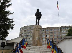 Ceremonie la &bdquo;Monumentul Ostașului Rom&acirc;n&rdquo;din Sf&acirc;ntu Gheorghe
