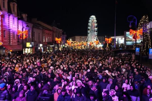 Revelionul &icirc;n stradă, sărbătorit de zeci de mii de oameni &icirc;n Craiova