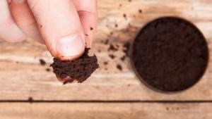 Tutunul de mestecat și de prizat, reglementat ca țigările: accize și timbre fiscale