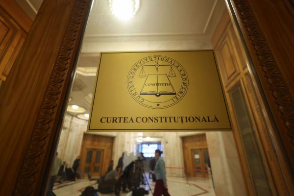 Decizie am&acirc;nată la CCR &icirc;n cazul pensiilor magistraților. Doar cinci judecători prezenți, dezbaterile continuă pe 16 ianuarie