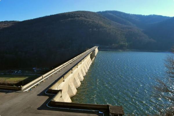 Protest: Sindicatul Mureșul din Apele Rom&acirc;ne organizează pichetare la locul de muncă