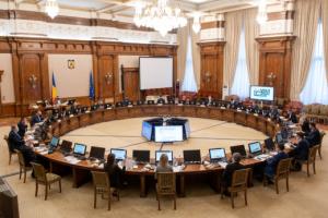 Protest la Senat. Angajații cer salarii mai mari