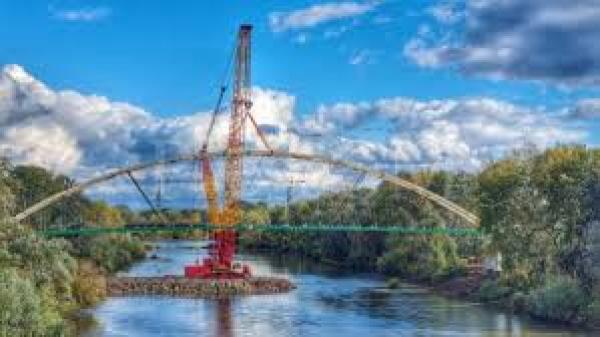 Pasarela pietonală peste r&acirc;ul Someş a fost inaugurată la Satu Mare