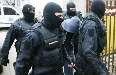 Percheziții și arestări &icirc;n Galați: rețea de distribuție de &bdquo;cristal&rdquo;, destructurată de anchetatori
